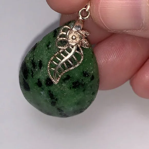 Ruby in Zoisite Pendant with Leaf Bail - Picture 15 of 15